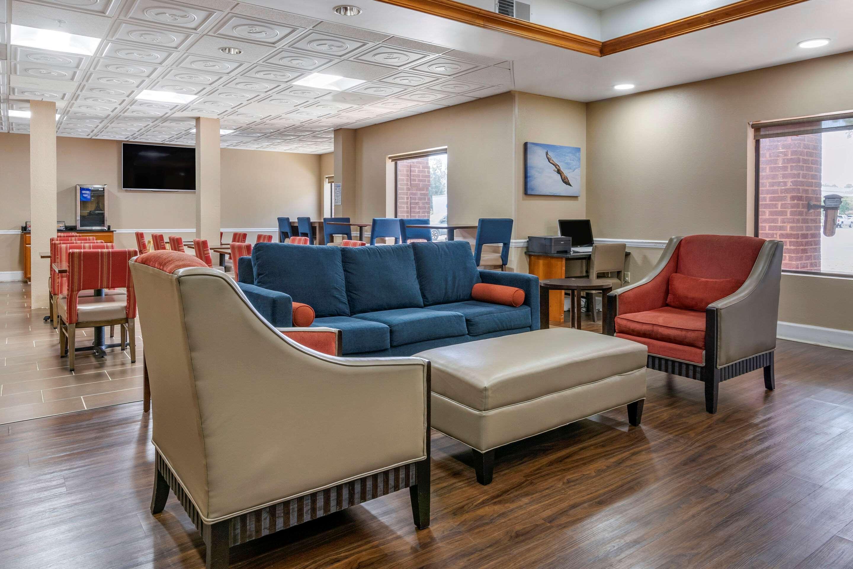 Comfort Inn & Suites Statesboro - University Area Exterior photo